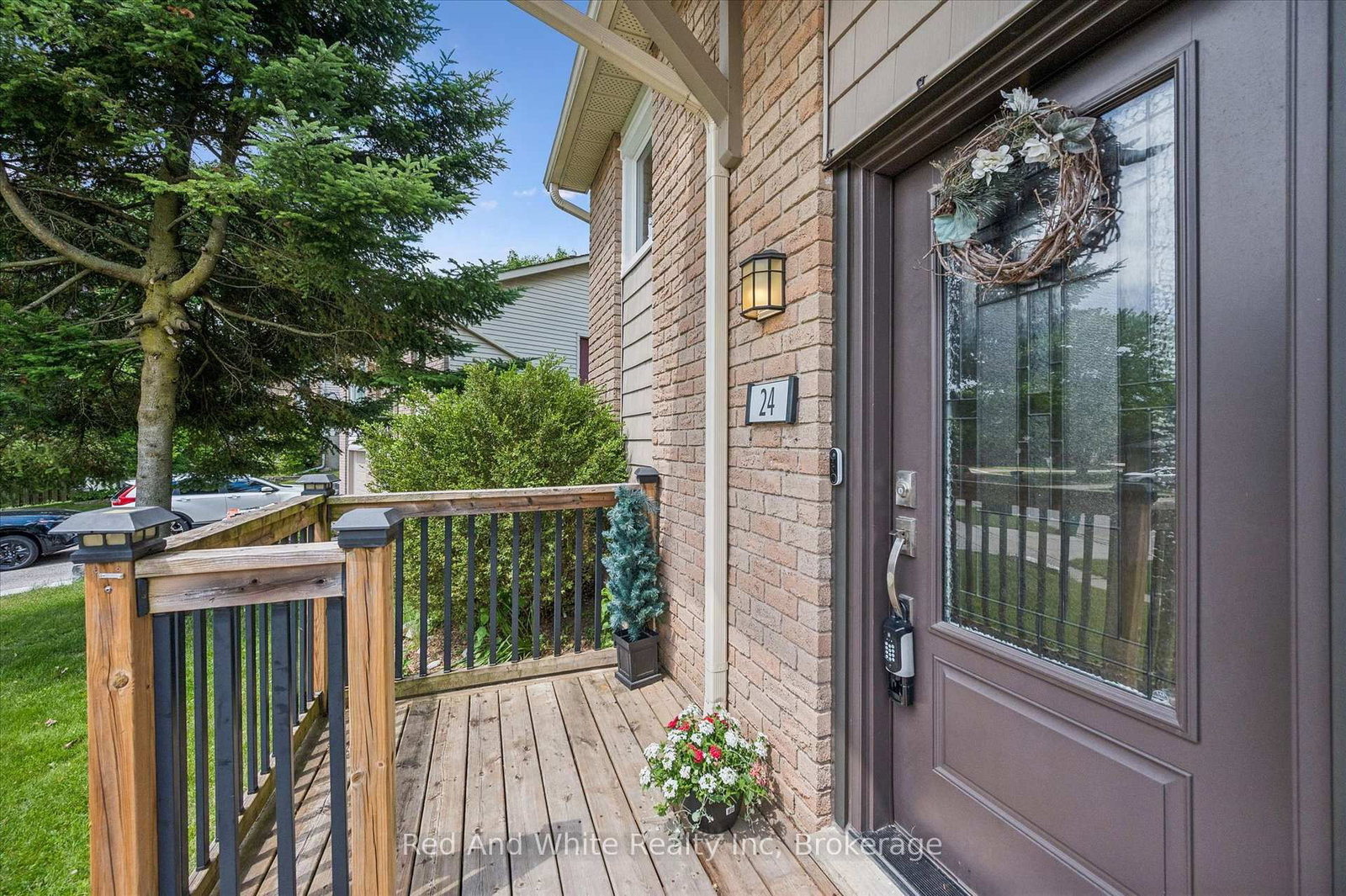 24 Byton Lane • Cambridge, ON photo 4