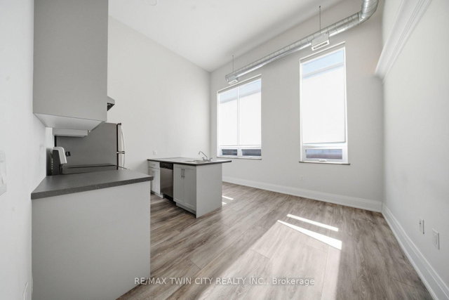303 - 11 Queen Street
