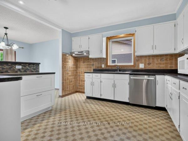 34 Crestcombe Road • St. Catharines, ON photo 6