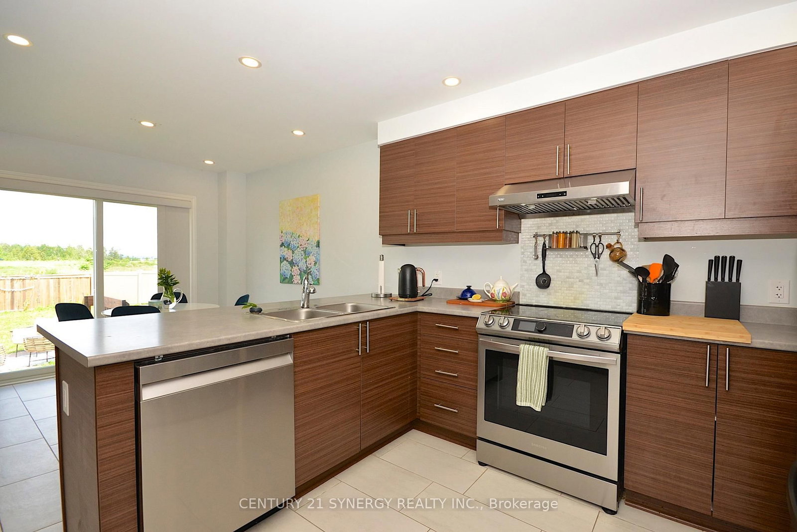 114 Unity Place • Ottawa, ON photo 9