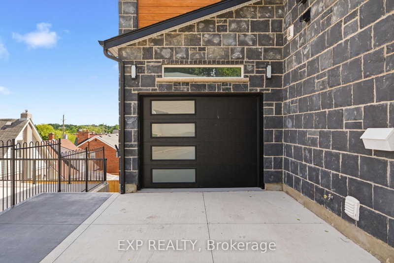 129 St George Street