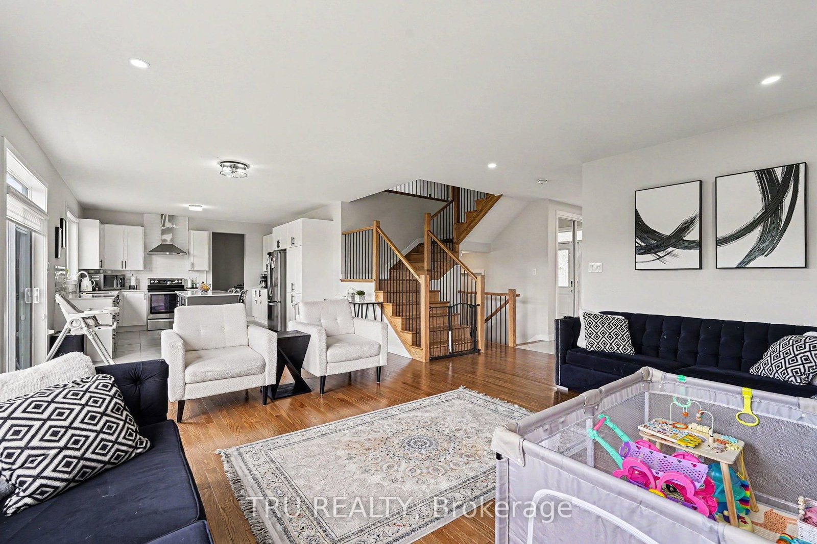 748 EMINENCE Street • Ottawa, ON photo 6