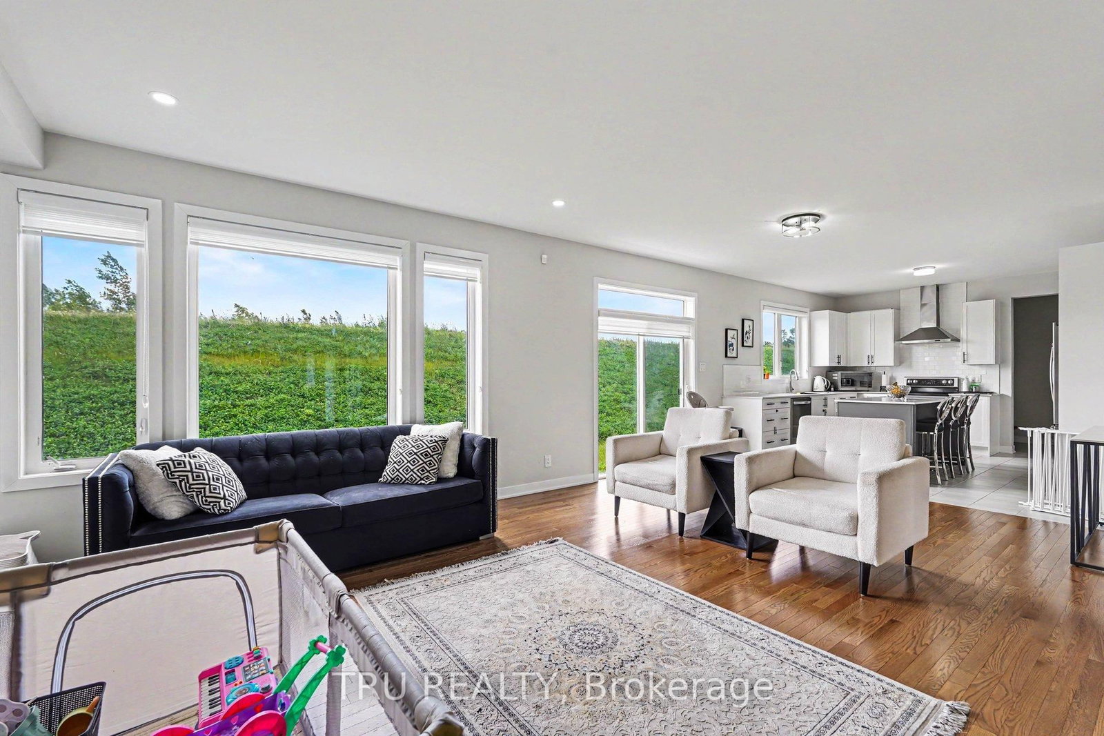 748 EMINENCE Street • Ottawa, ON photo 8