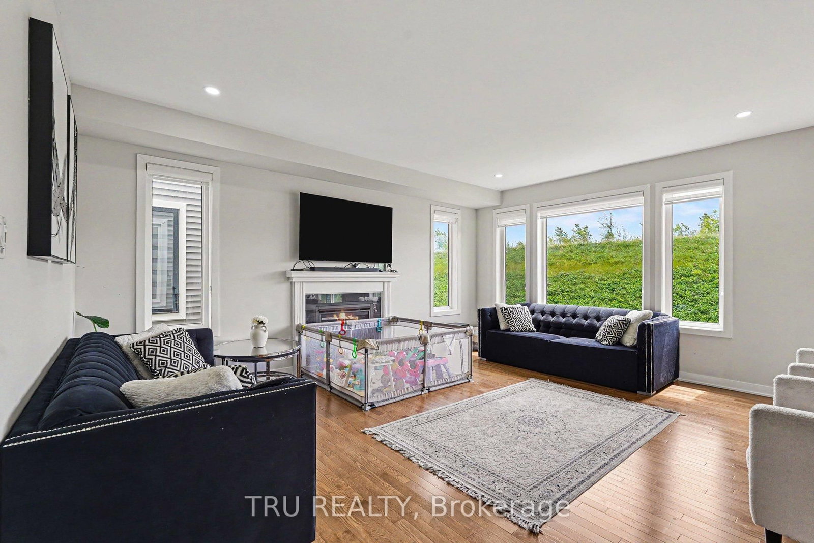 748 EMINENCE Street • Ottawa, ON photo 9