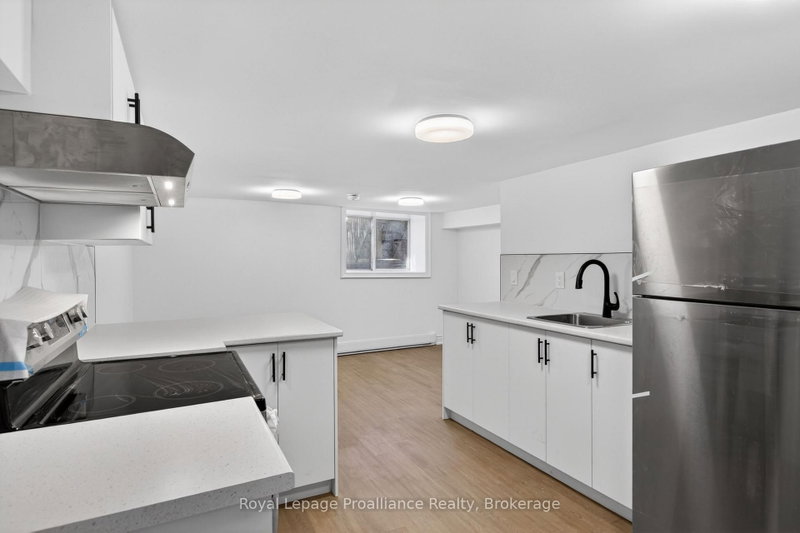 171 Hazlitt St photo 3