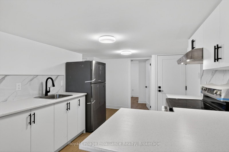 171 Hazlitt St photo 4