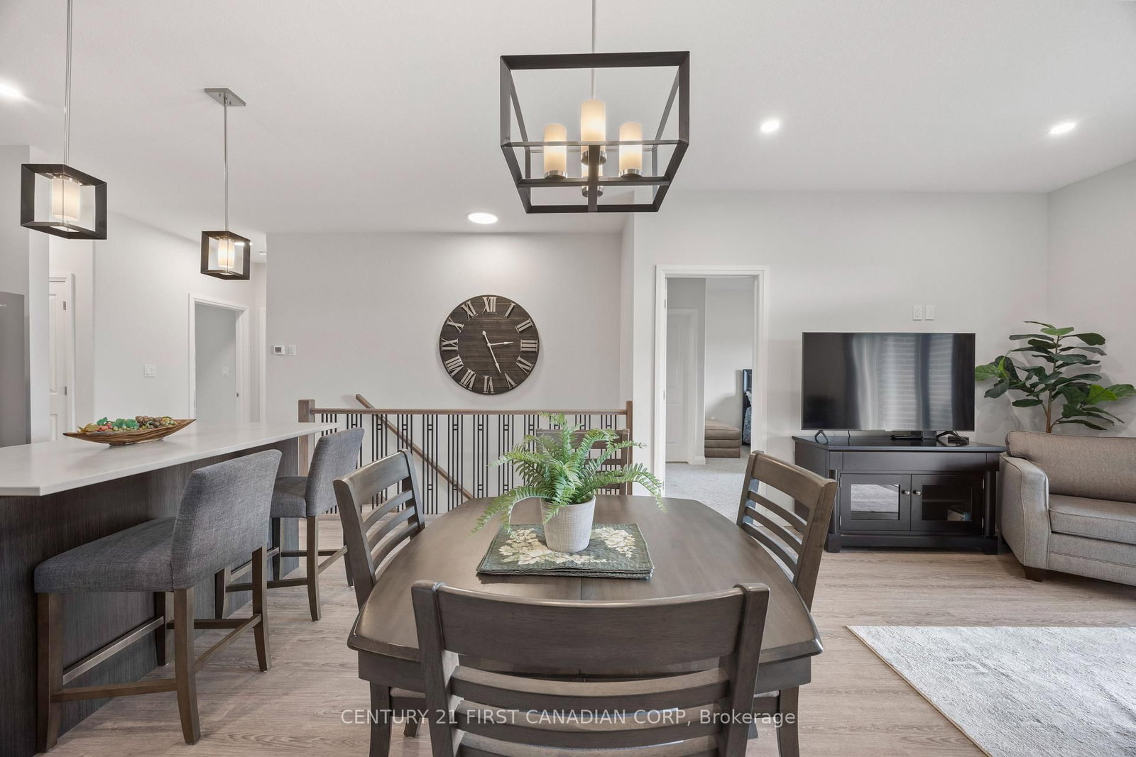 100 Rowe Avenue • South Huron, ON photo 18