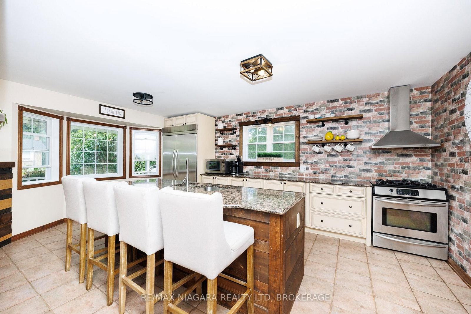 664 Lakeview Road • Fort Erie, ON photo 5