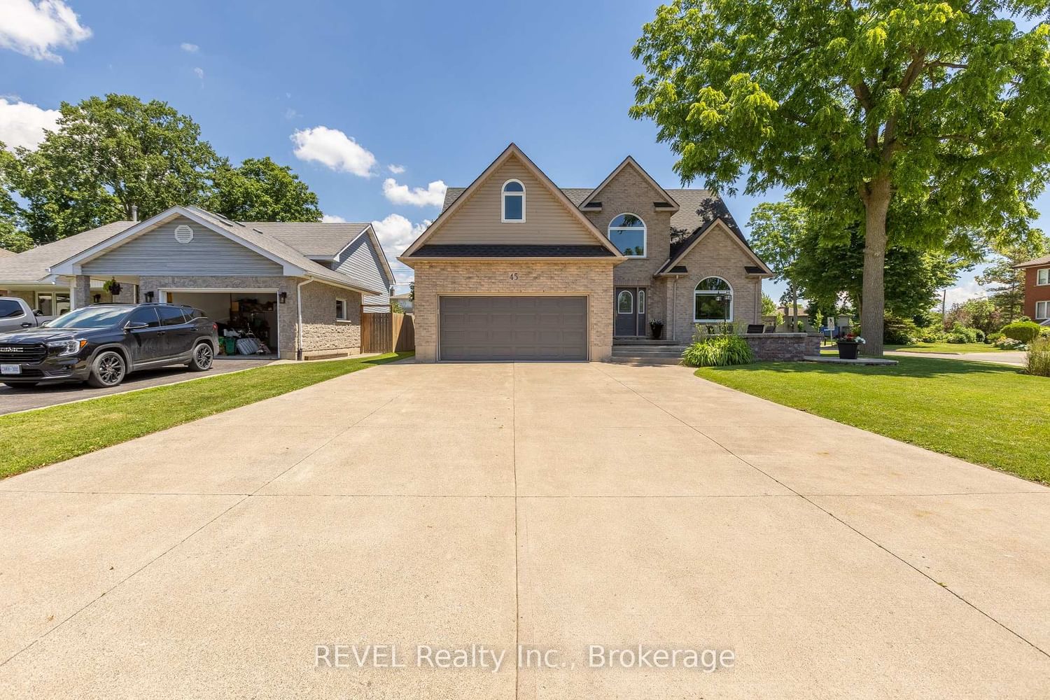 45 Westwood Drive • Port Colborne, ON photo 1