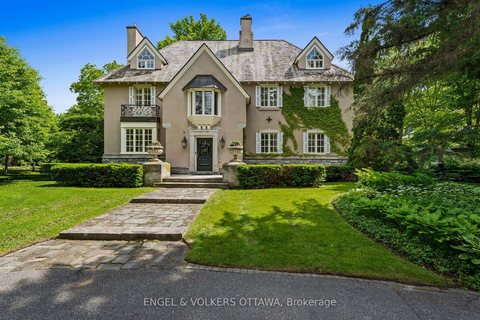 218 Coltrin Road, Ottawa, ON