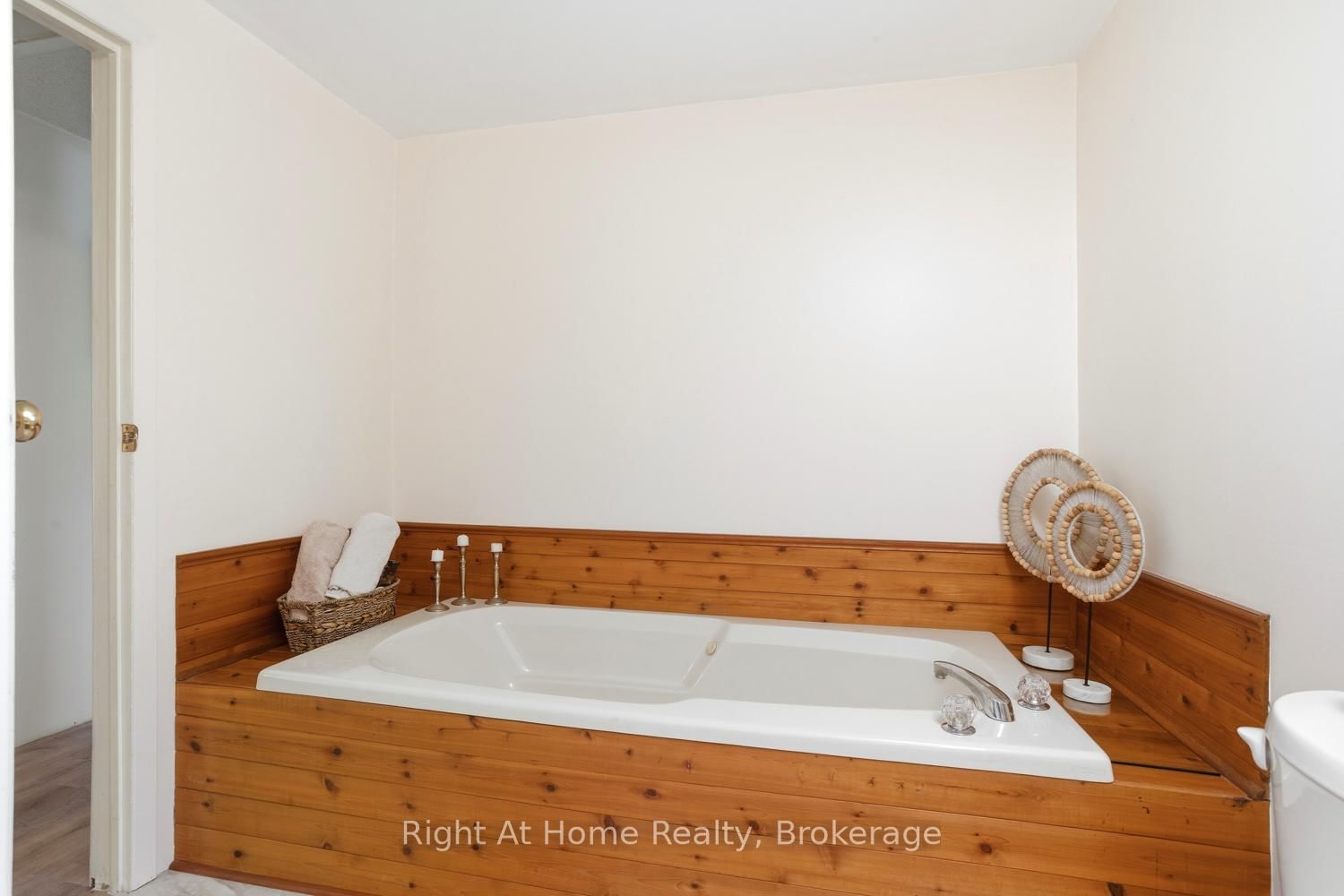 1074 Holiday Park Drive • Bracebridge, ON photo 30