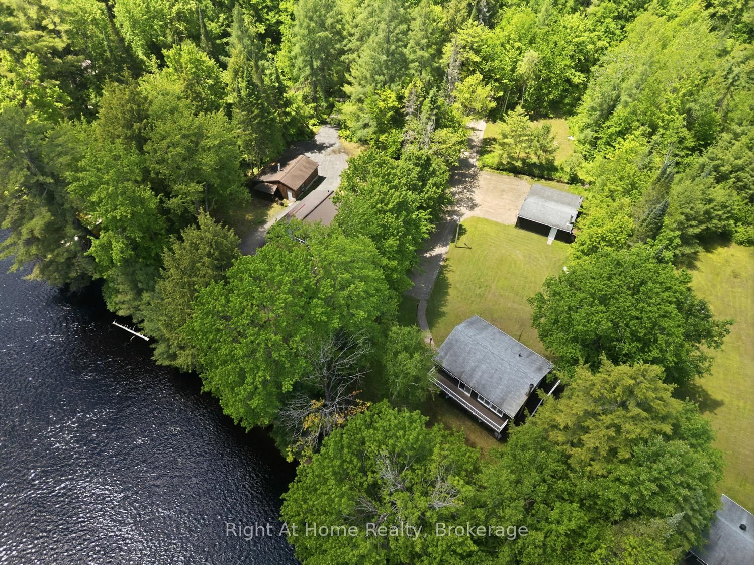 1074 Holiday Park Drive • Bracebridge, ON photo 8