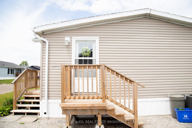 26 Hickory Hollow