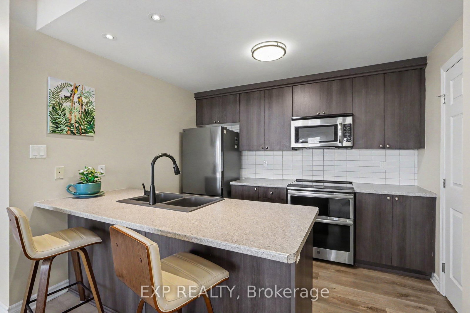 135 Harthill Way • #J • Ottawa, ON photo 10