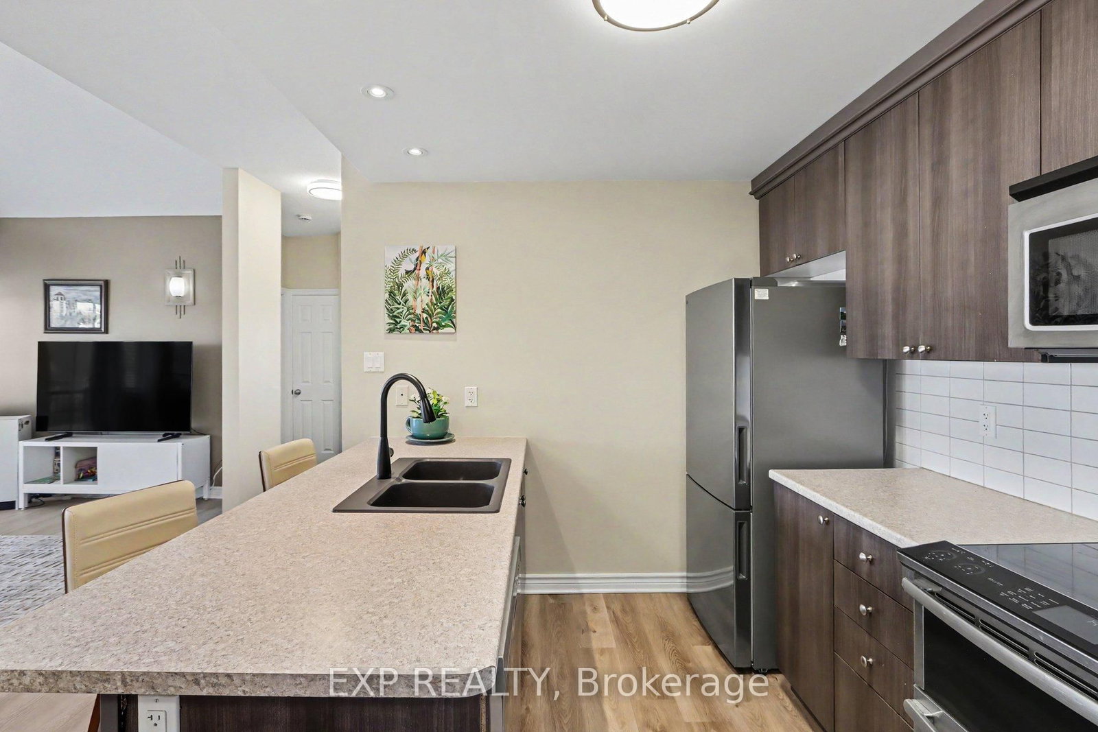 135 Harthill Way • #J • Ottawa, ON photo 12