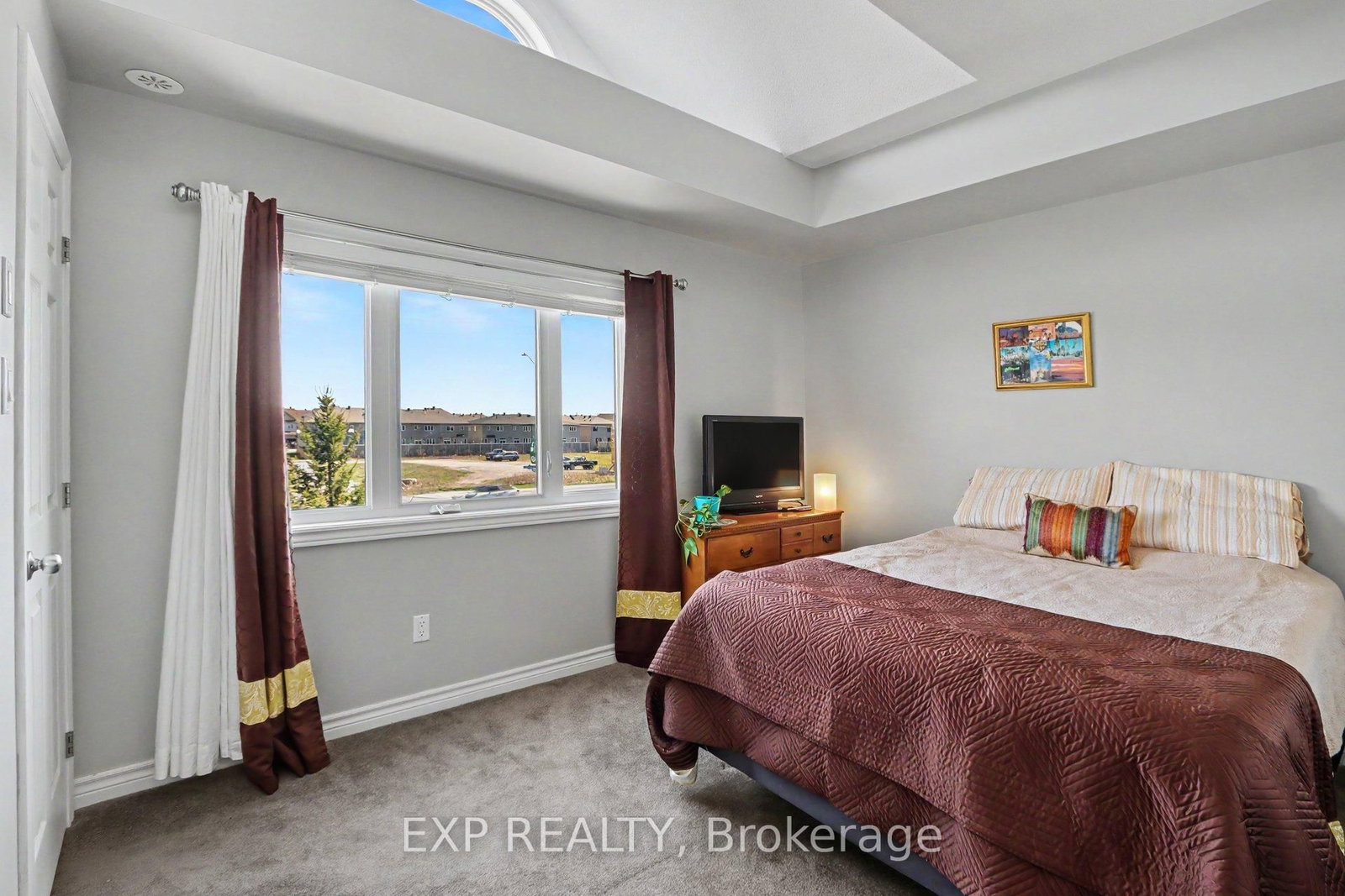135 Harthill Way • #J • Ottawa, ON photo 15