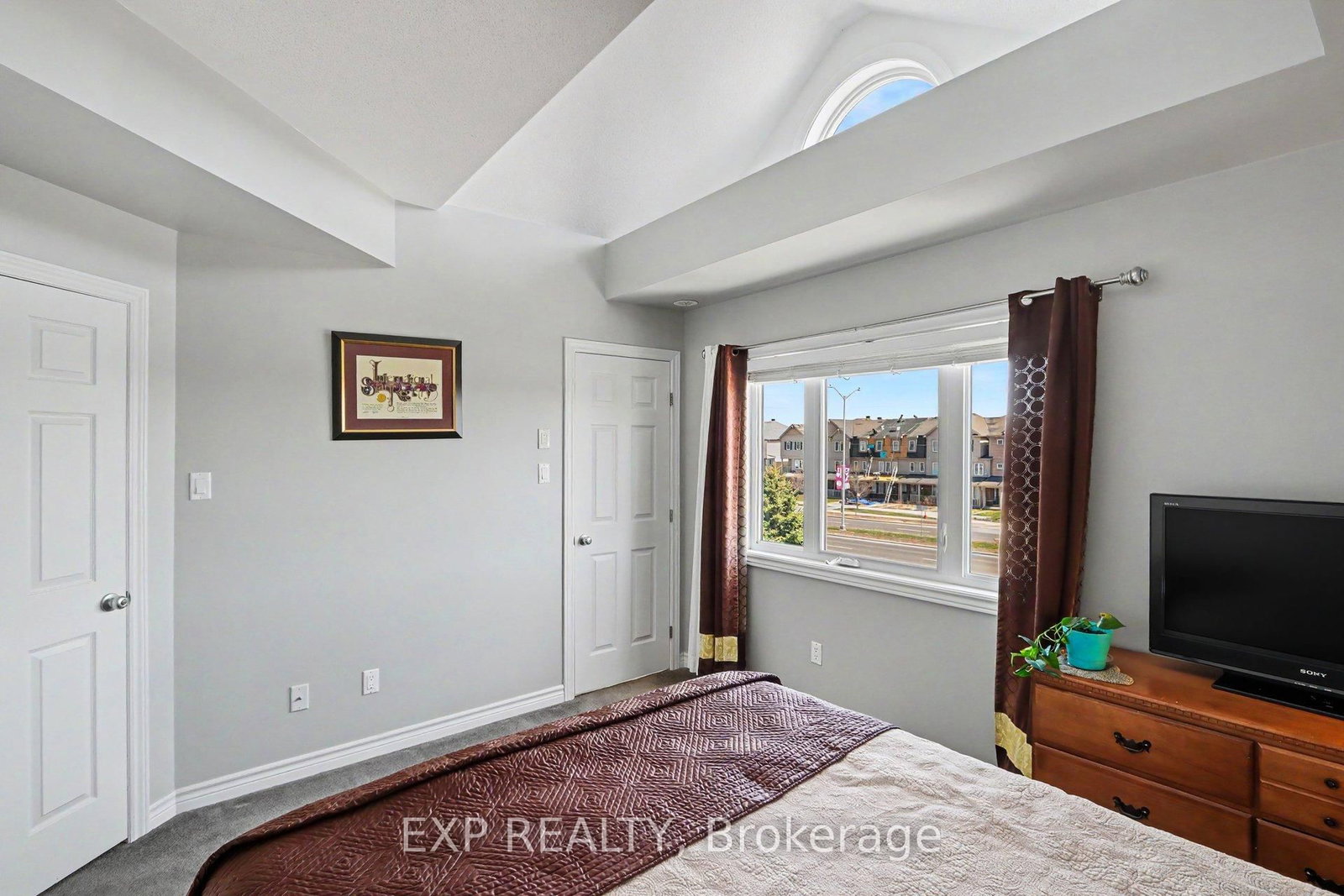 135 Harthill Way • #J • Ottawa, ON photo 17