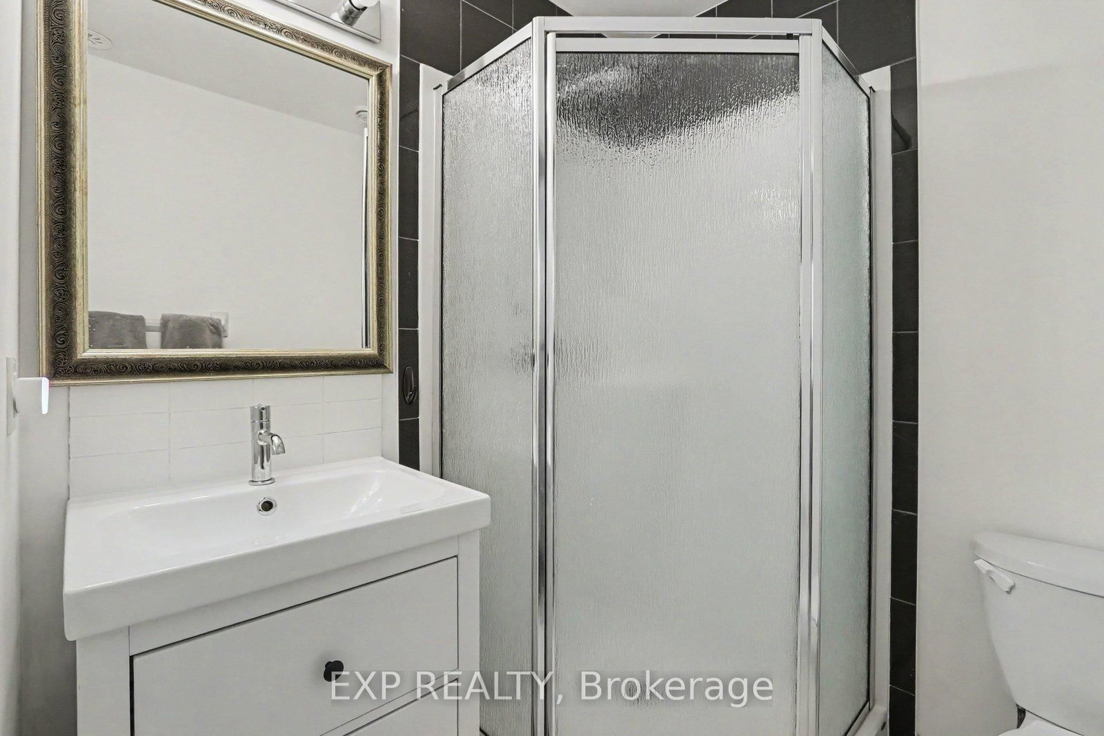 135 Harthill Way • #J • Ottawa, ON photo 21
