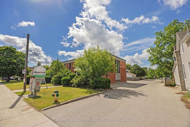 170 Wellington St photo 3