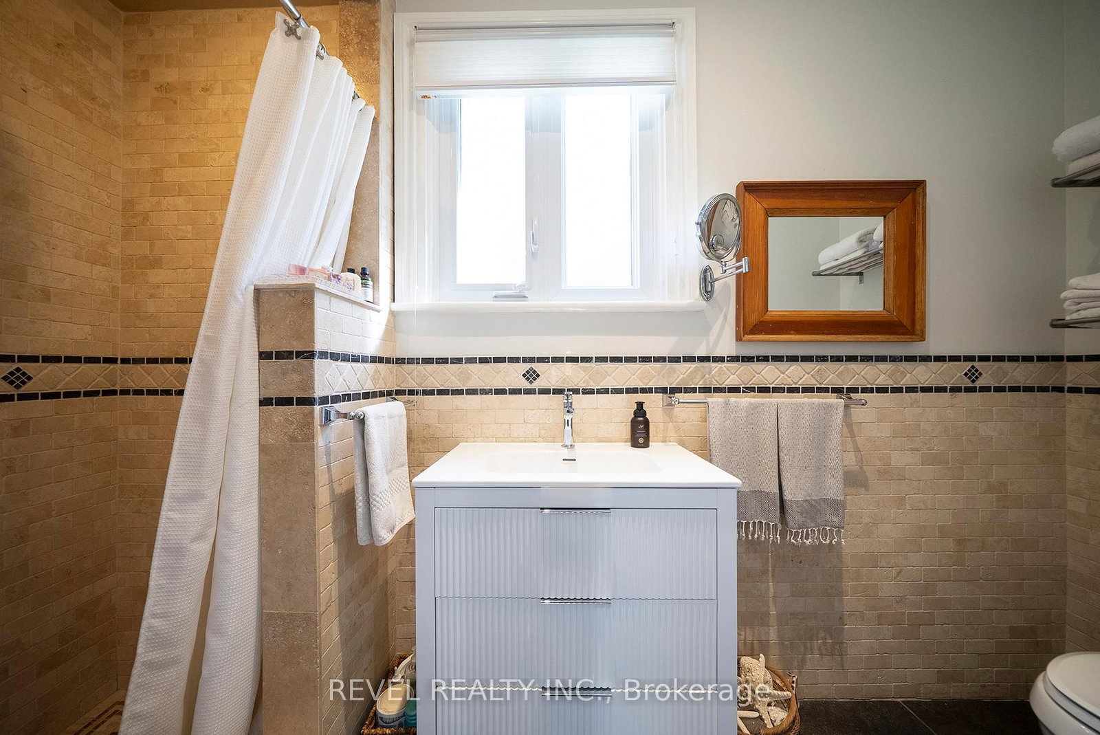 11 Chestnut Avenue • Brantford, ON photo 20