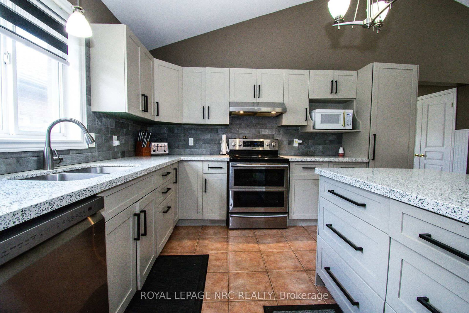 15 Arlene Street • St. Catharines, ON photo 10