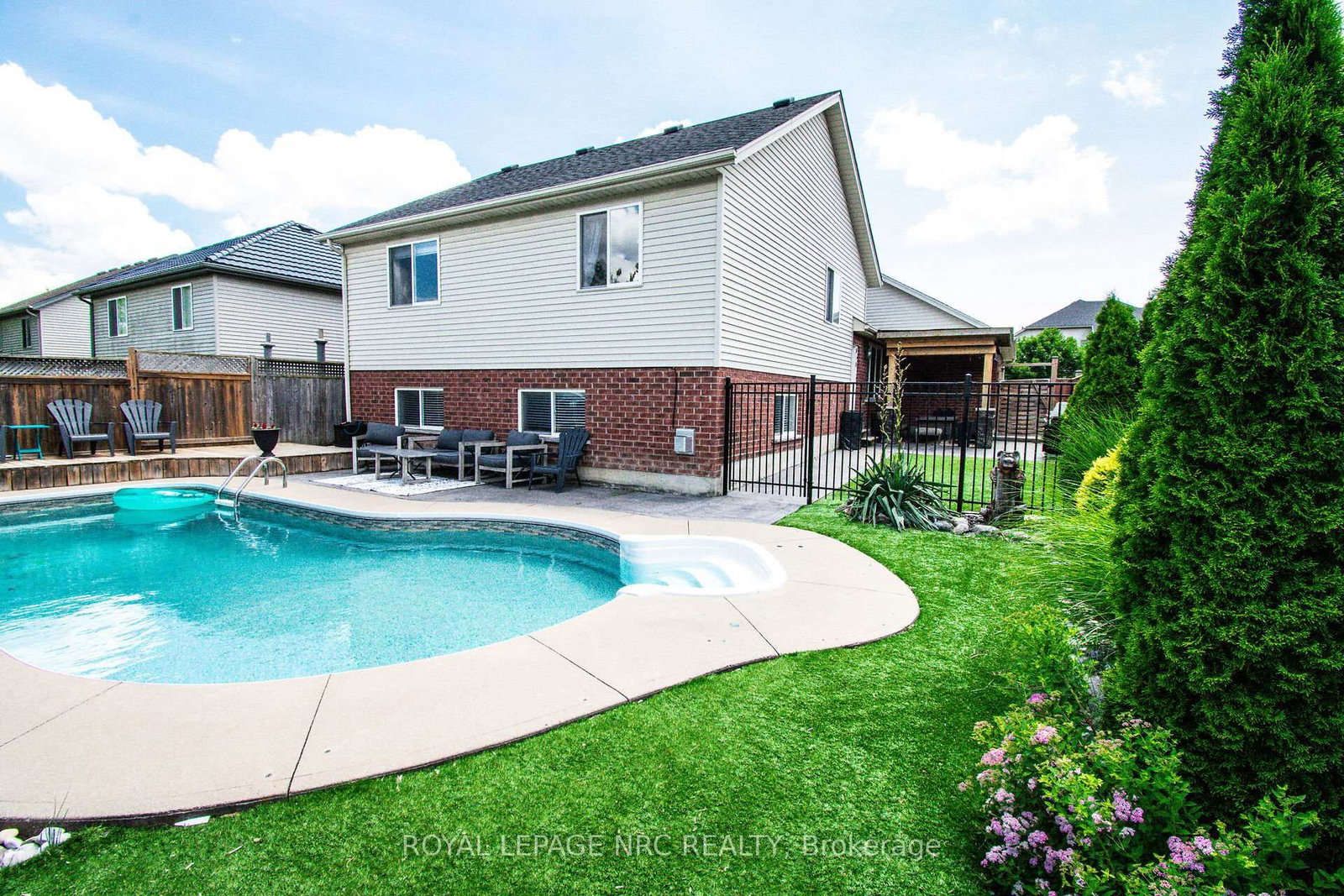 15 Arlene Street • St. Catharines, ON photo 3