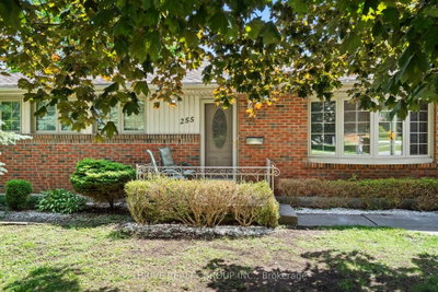 255 Ridgewood Crescent • London South, ON photo 5