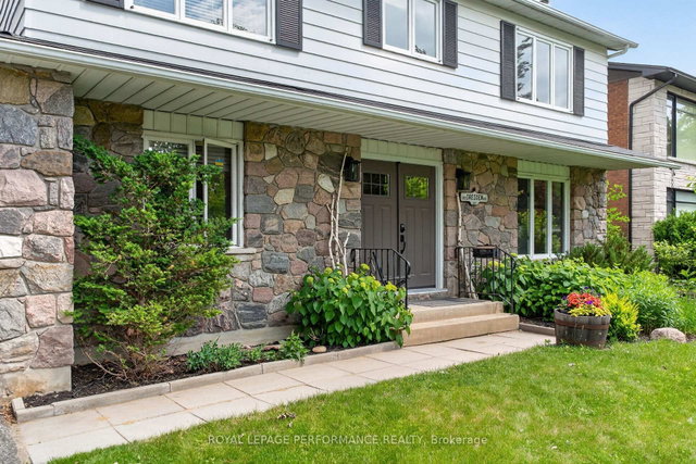 889 Dresden Crescent