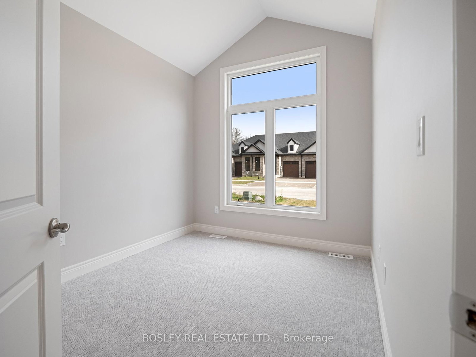 505 ROYAL RIDGE Drive • Fort Erie, ON photo 24