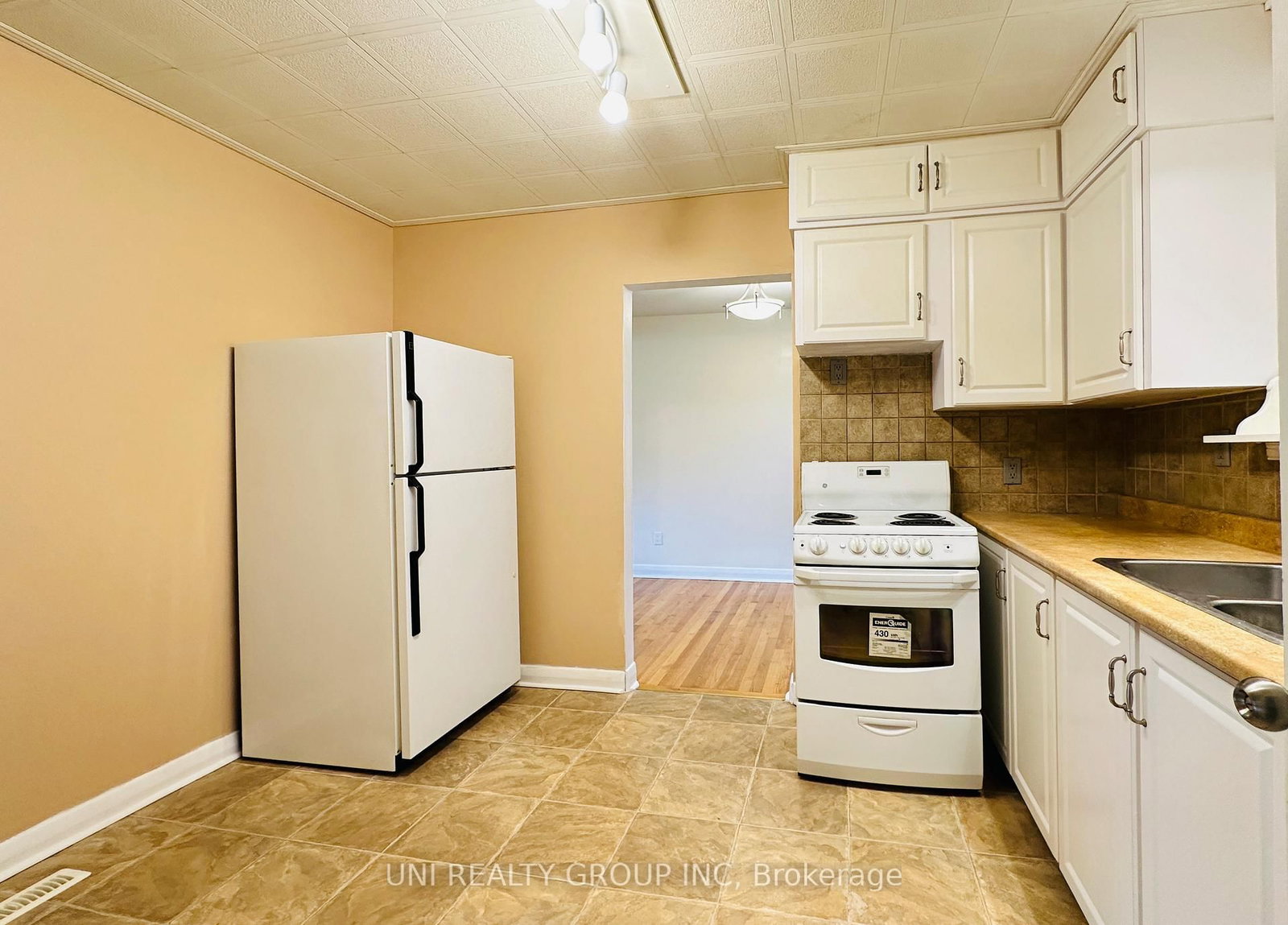 77 Meadowlands Drive • Ottawa, ON photo 21