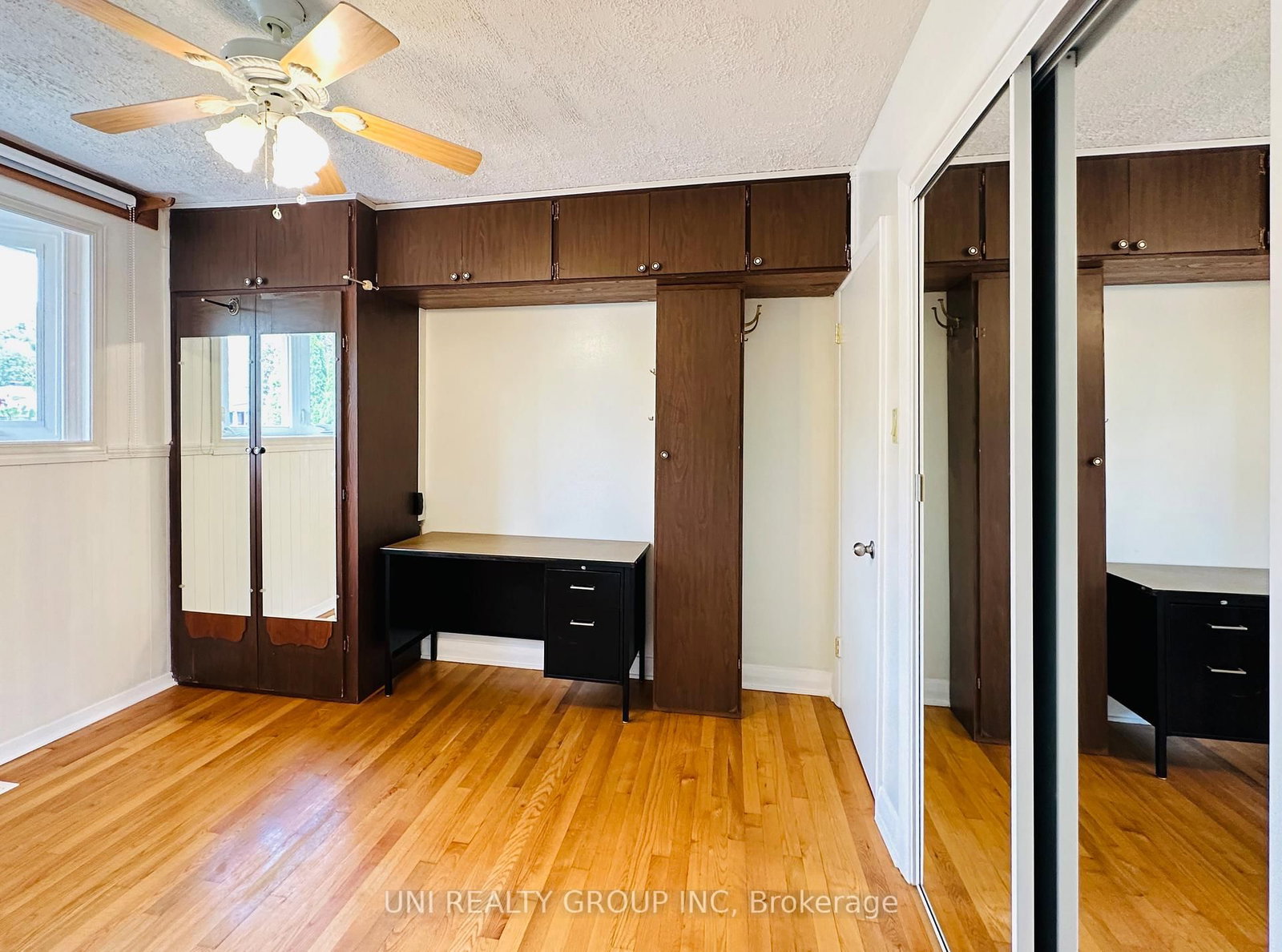 77 Meadowlands Drive • Ottawa, ON photo 28