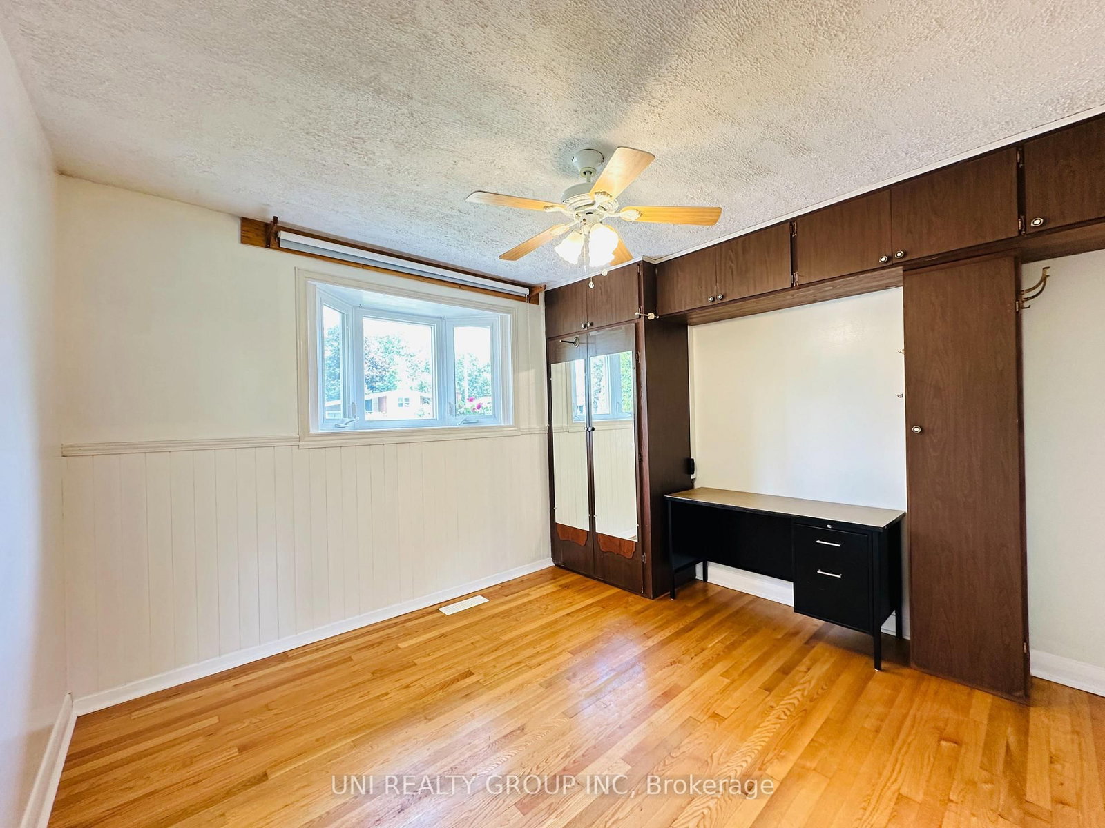 77 Meadowlands Drive • Ottawa, ON photo 30