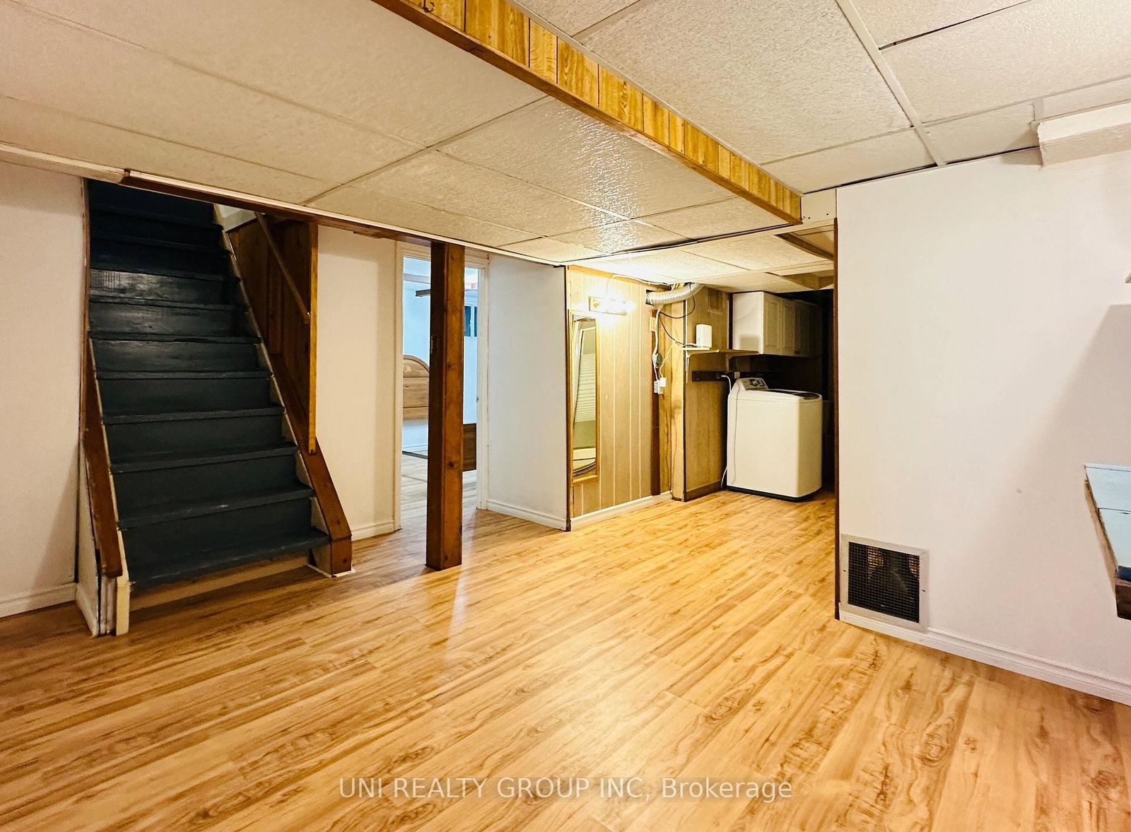 77 Meadowlands Drive • Ottawa, ON photo 39