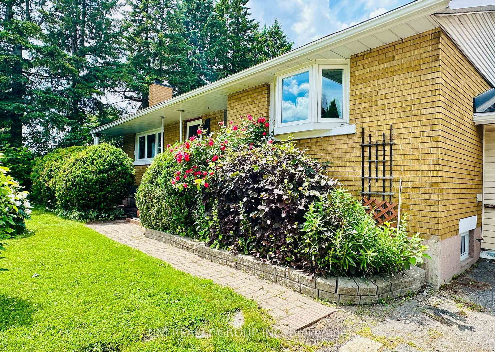 77 Meadowlands Drive • Ottawa, ON photo 5