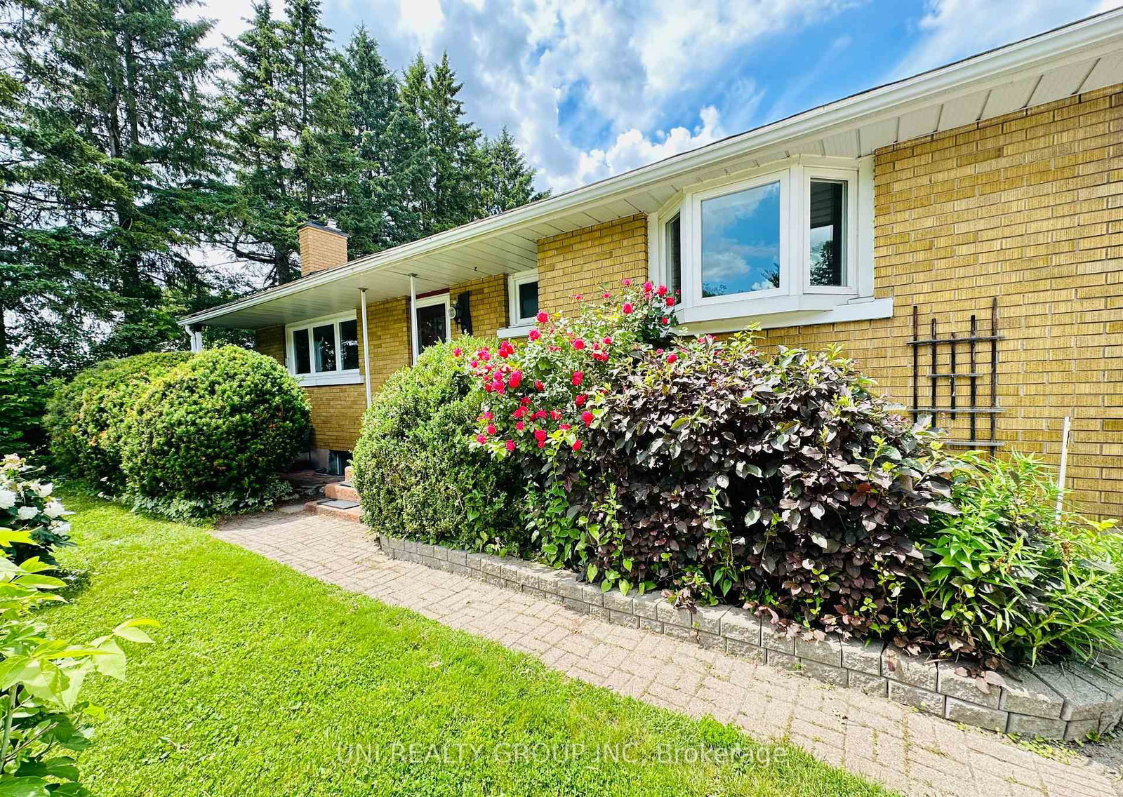77 Meadowlands Drive • Ottawa, ON photo 6