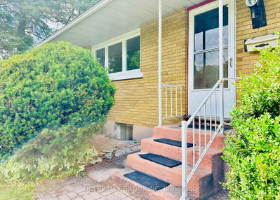 77 Meadowlands Drive • Ottawa, ON photo 8