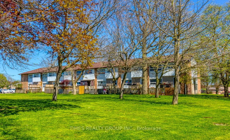 #10 - 11 Manitou Crescent W