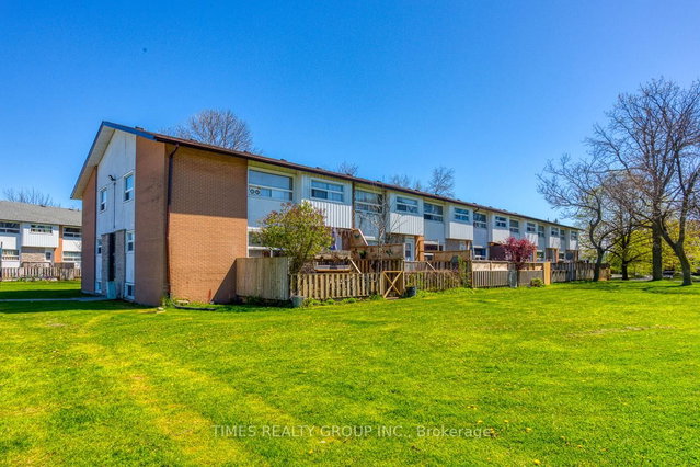 #10 - 11 Manitou Crescent W