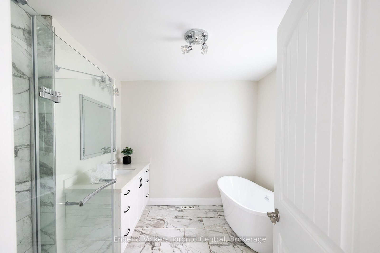 37 Spencer Street • Bracebridge, ON photo 13