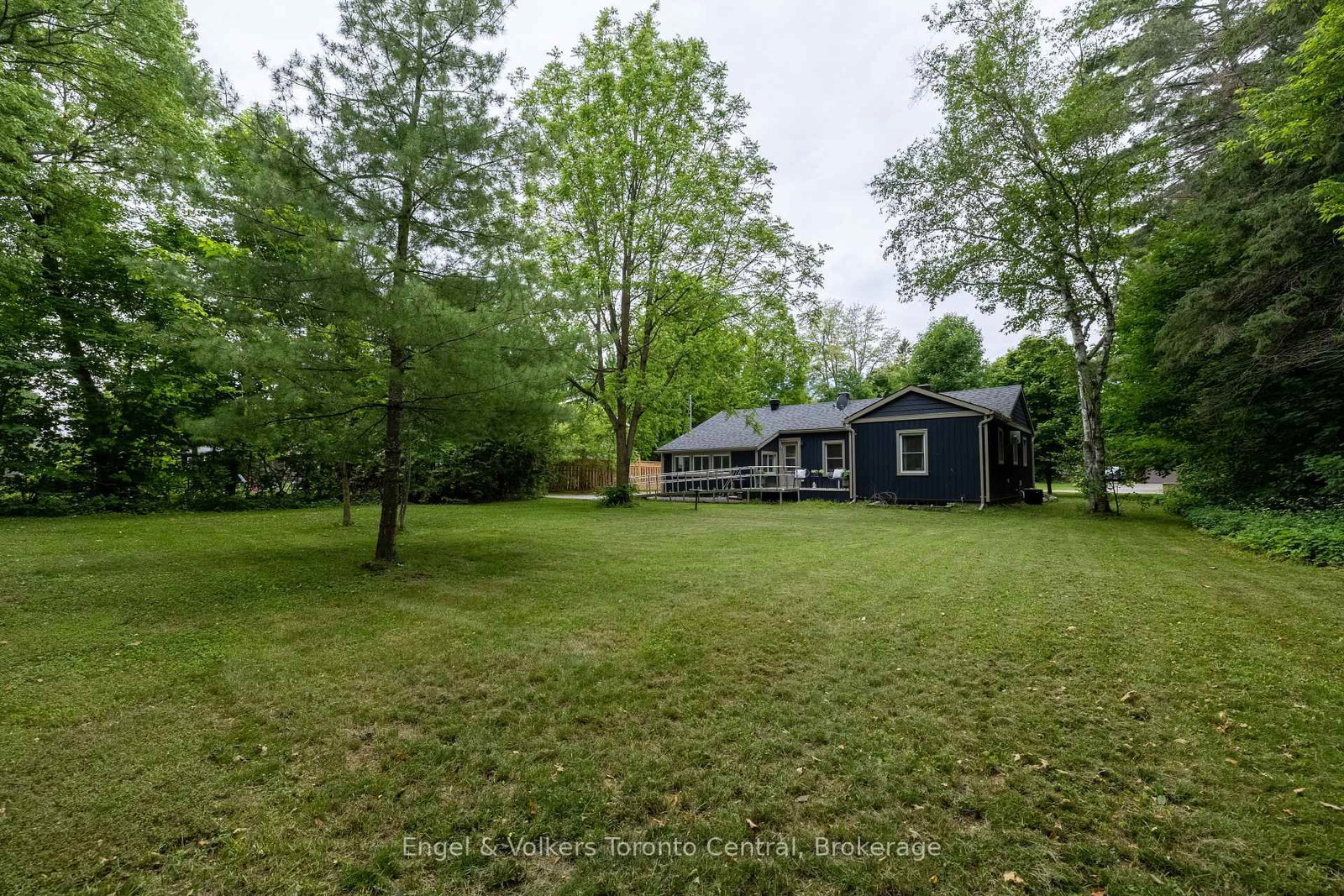 37 Spencer Street • Bracebridge, ON photo 22