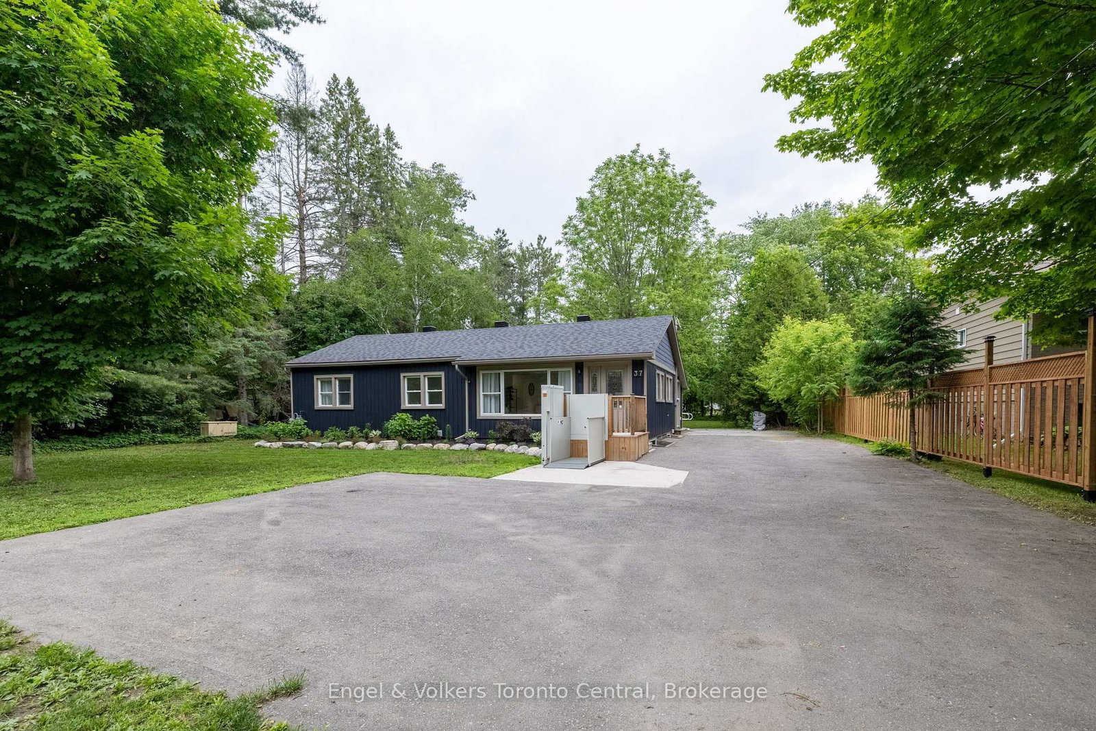 37 Spencer Street • Bracebridge, ON photo 24