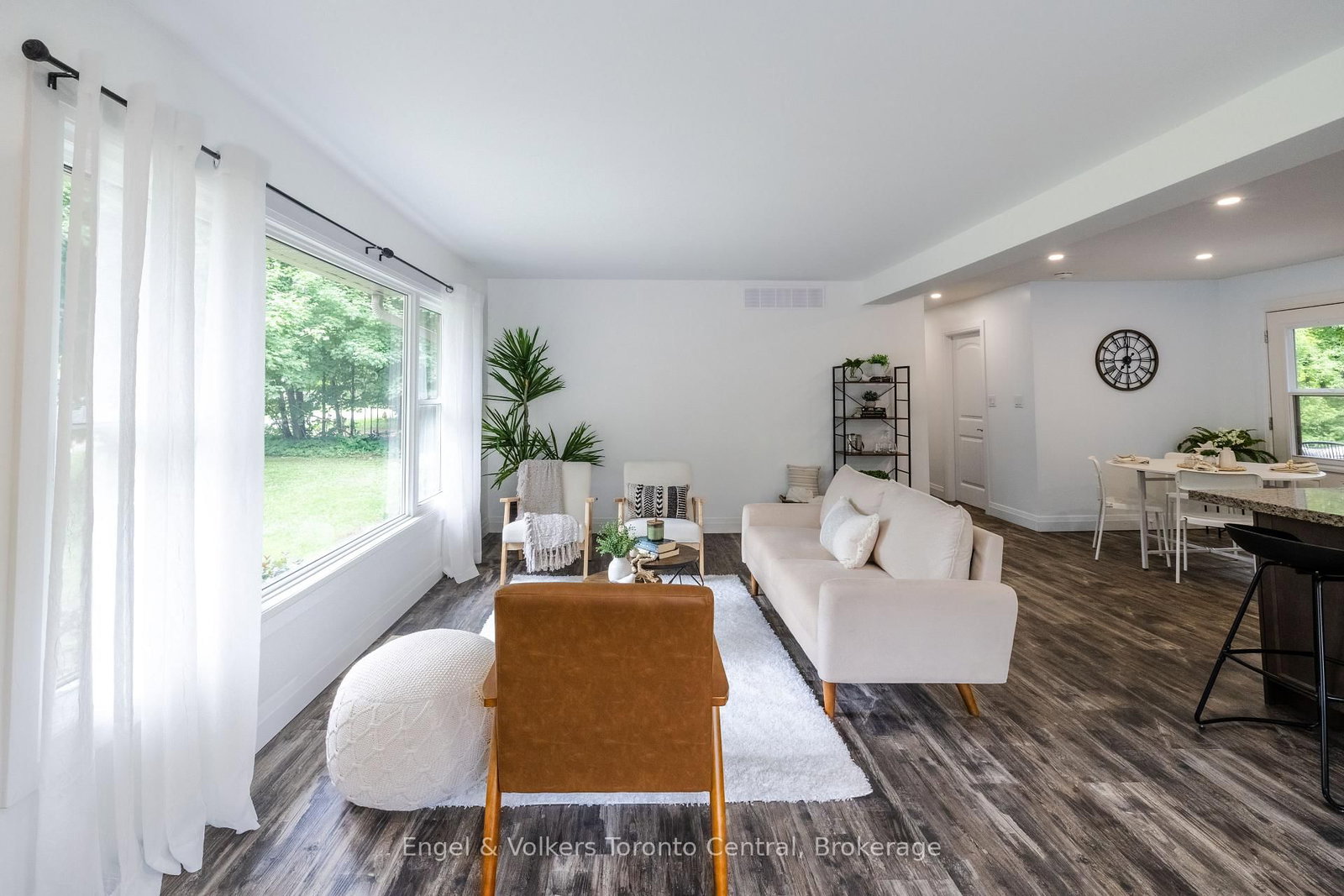 37 Spencer Street • Bracebridge, ON photo 3