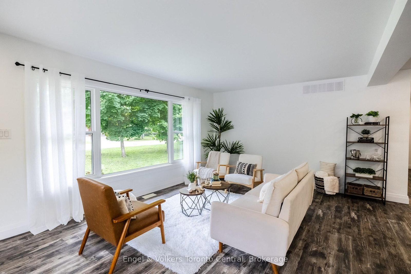37 Spencer Street • Bracebridge, ON photo 4