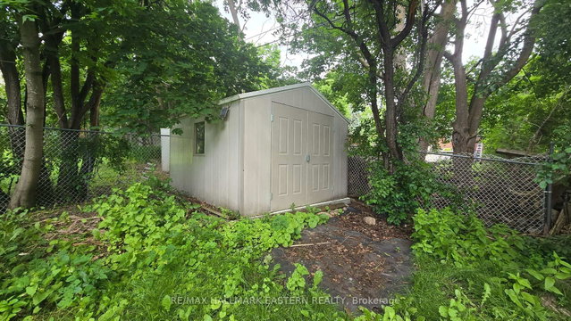 33 Greenhill Drive N