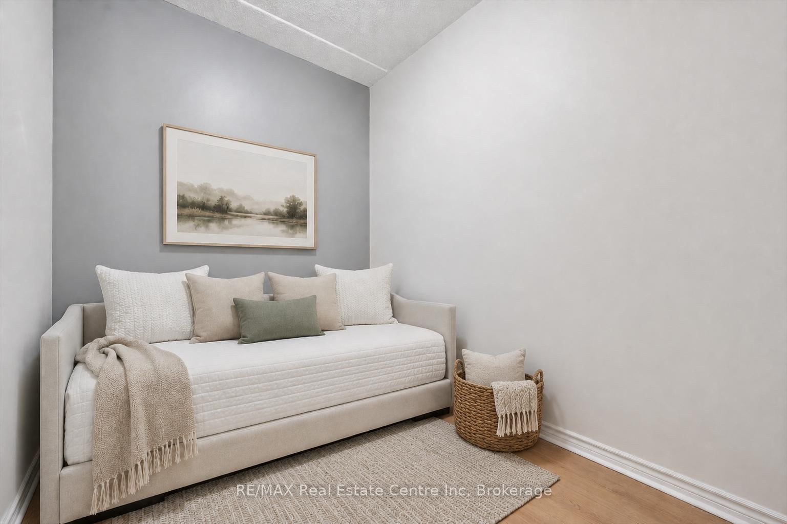 Condo sold at 308-1284 Gordon Street, Guelph, Ontario, N1L 0M8 - Kortright East - MLS: X13463550