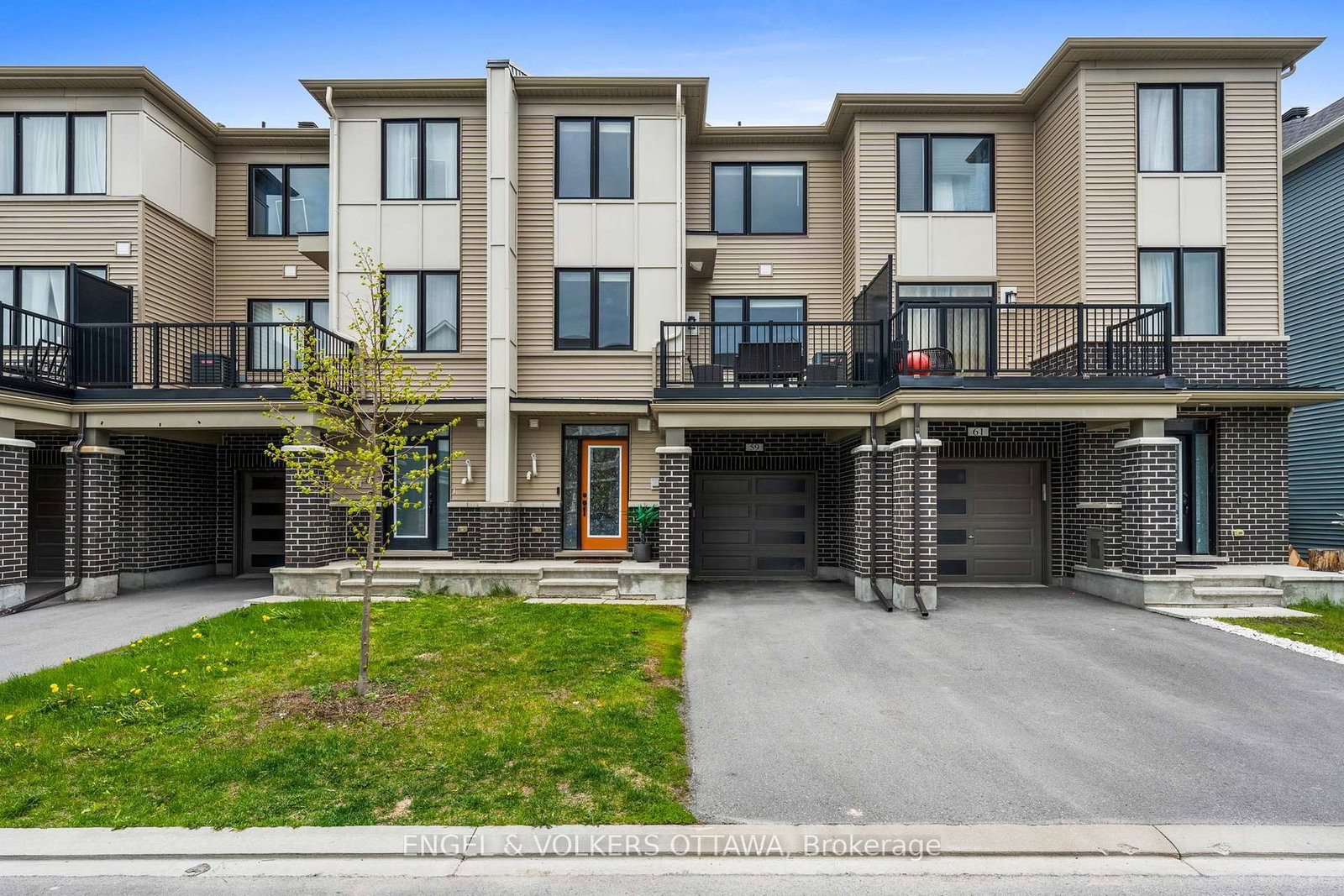 Townhouse sold at 59 Ursid Mews, Ottawa, Ontario, K2J 6T3 - Barrhaven - Half Moon Bay - MLS: X13463564
