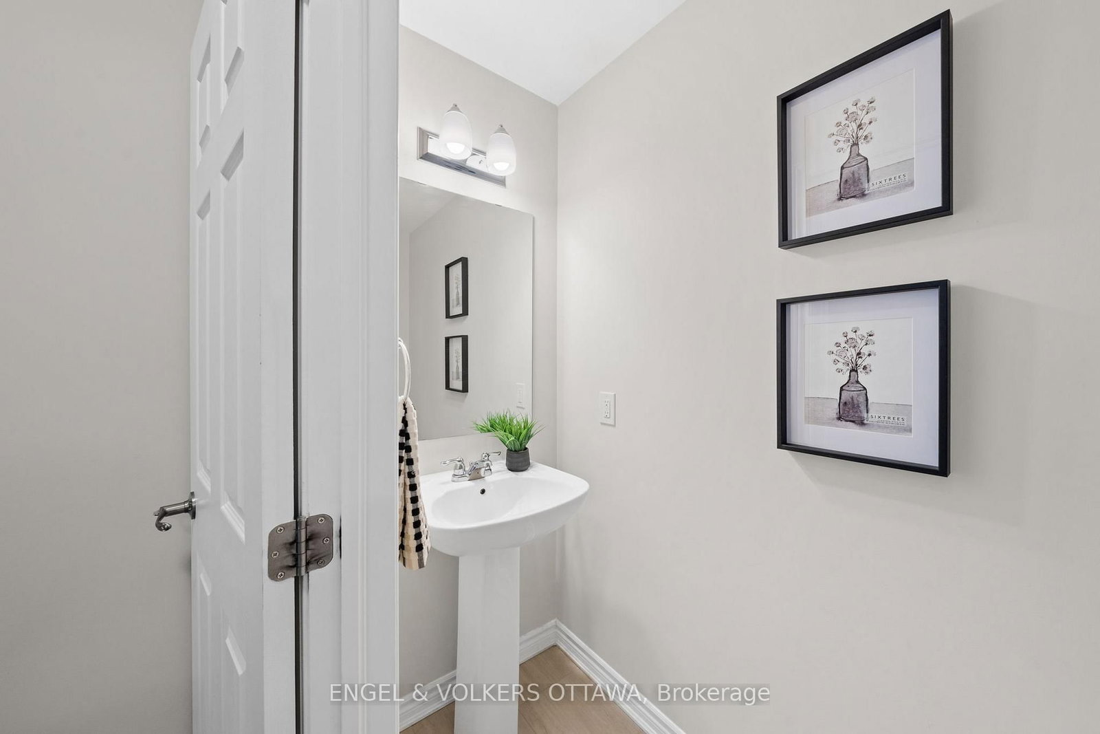 Townhouse sold at 59 Ursid Mews, Ottawa, Ontario, K2J 6T3 - Barrhaven - Half Moon Bay - MLS: X13463564