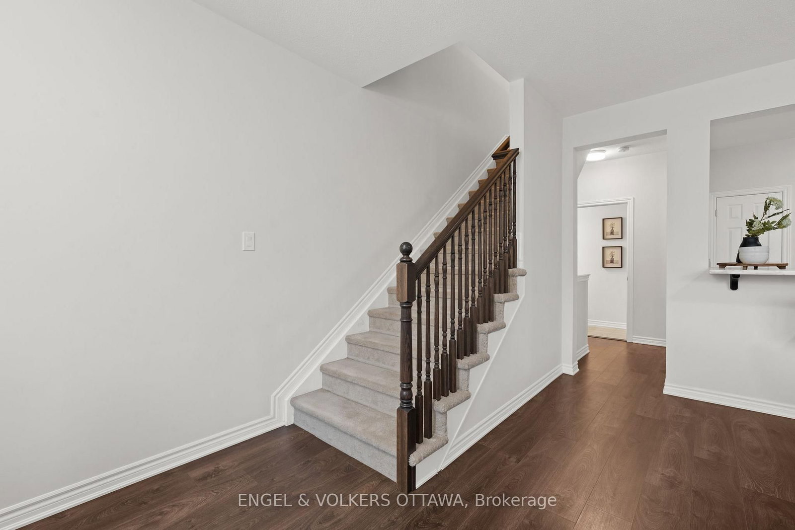 Townhouse sold at 59 Ursid Mews, Ottawa, Ontario, K2J 6T3 - Barrhaven - Half Moon Bay - MLS: X13463564