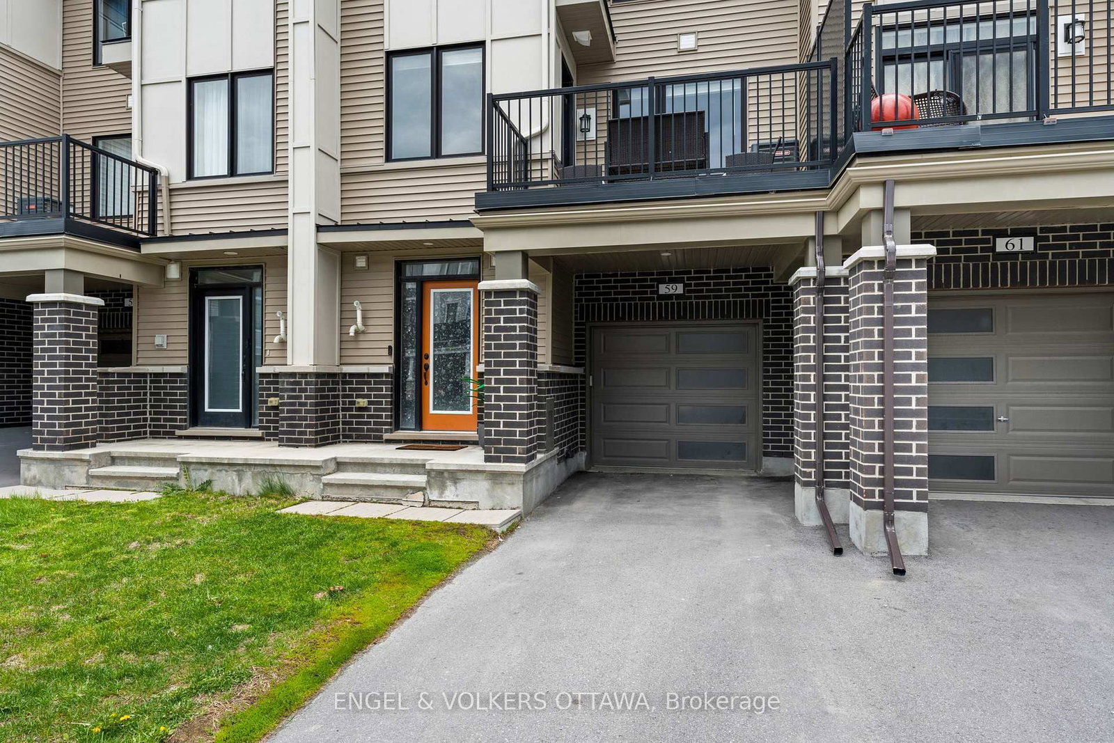 Townhouse sold at 59 Ursid Mews, Ottawa, Ontario, K2J 6T3 - Barrhaven - Half Moon Bay - MLS: X13463564