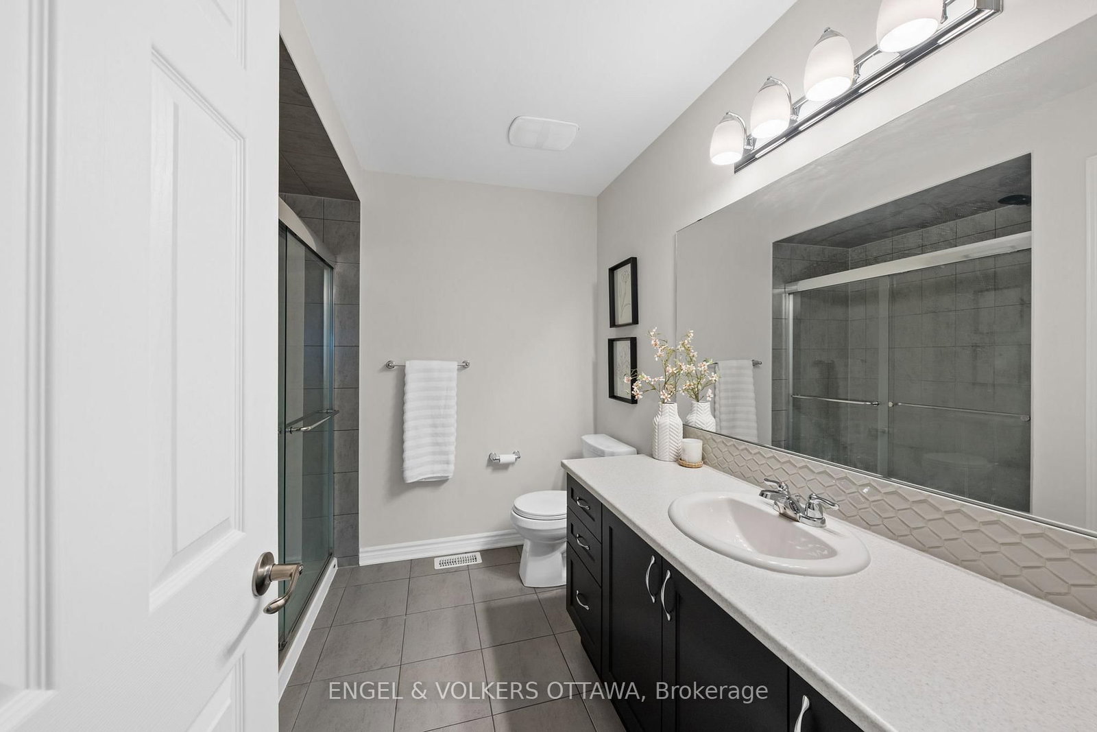Townhouse sold at 59 Ursid Mews, Ottawa, Ontario, K2J 6T3 - Barrhaven - Half Moon Bay - MLS: X13463564
